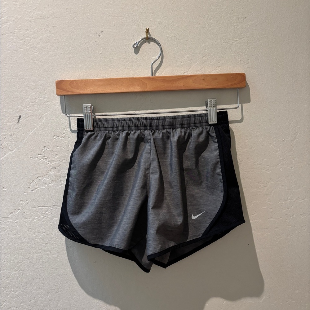 Nike Girls Medium Tempo Dri Fit Running Athletic Shorts in Gray and Black